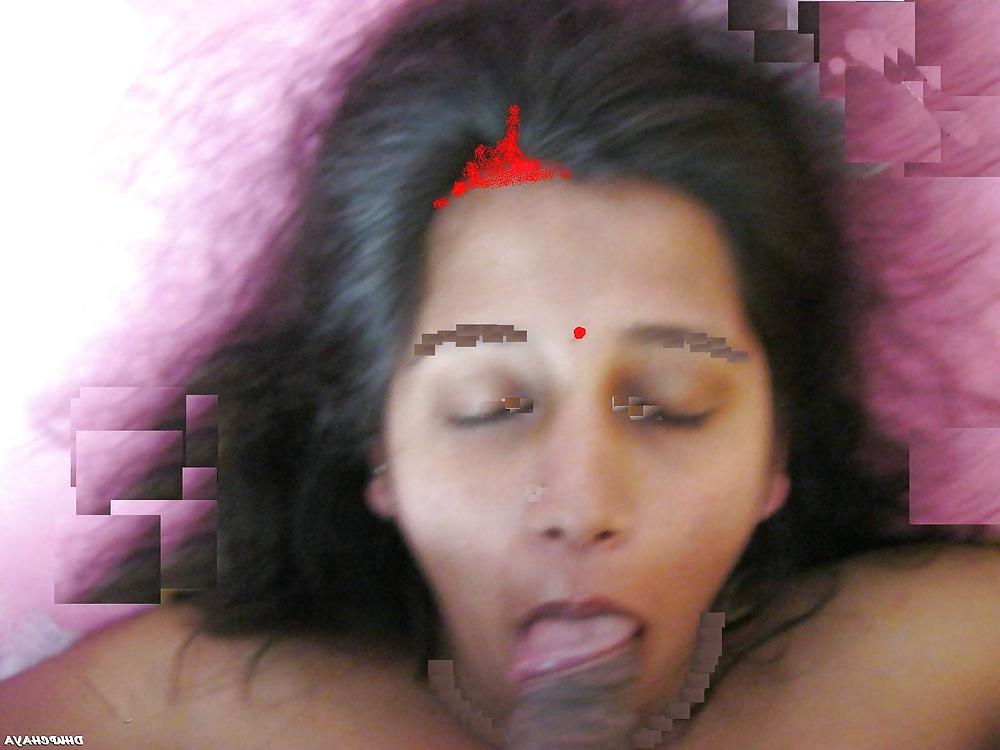 23P DESI BHABHI EXPOSED SHOWING HER SEXY ASSETS