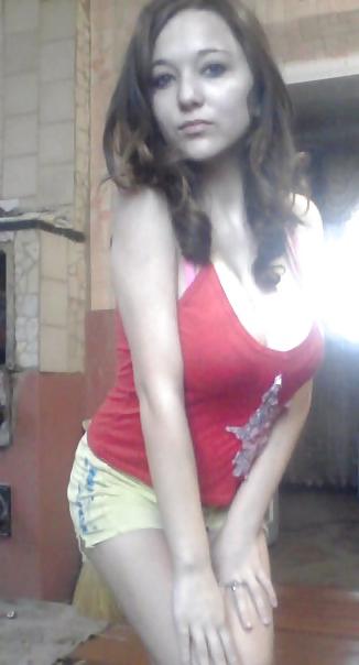 15P Busty Russian Woman 1762