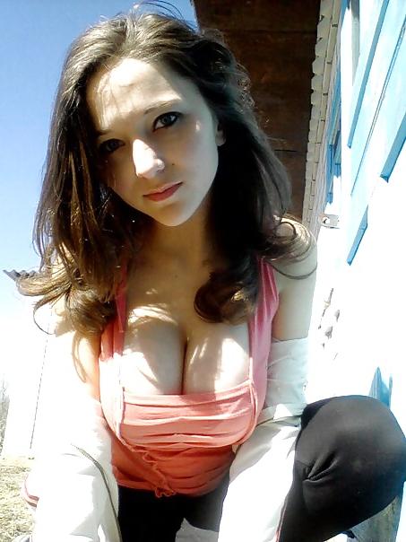 15P Busty Russian Woman 1762