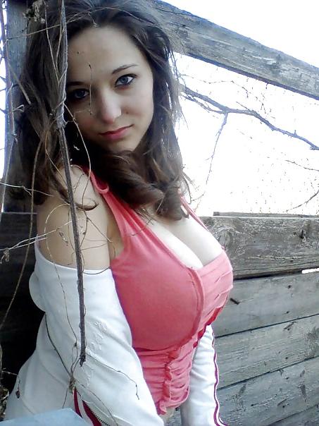 15P Busty Russian Woman 1762