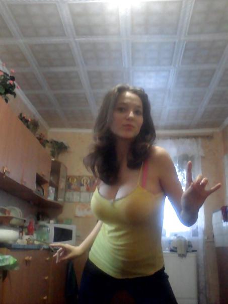15P Busty Russian Woman 1762