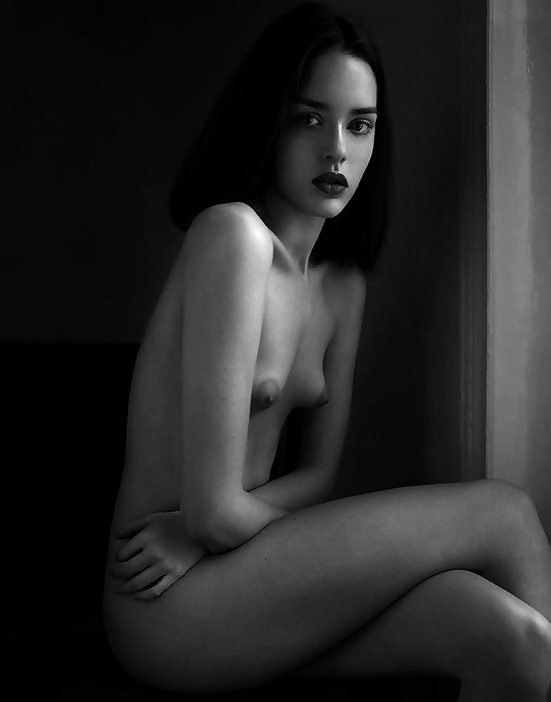 25P Black and White Beauty