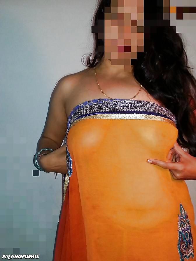 25P DESI SUPER HOT BHABHI SHOW HER SEXY ASSETS
