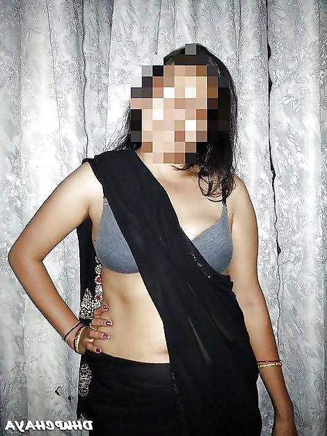25P DESI SUPER HOT BHABHI SHOW HER SEXY ASSETS