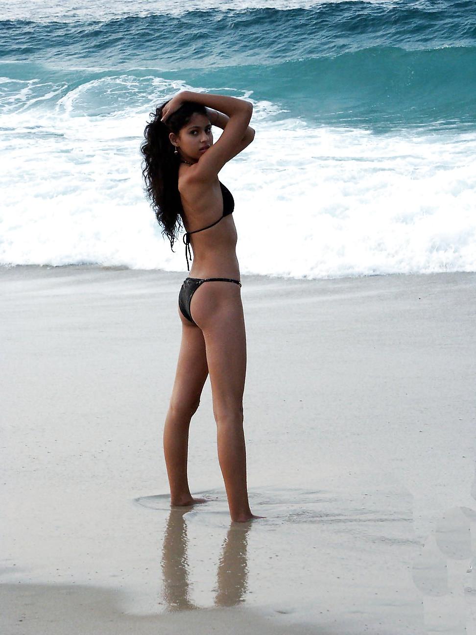 10P Desi Bikini Bash - 011