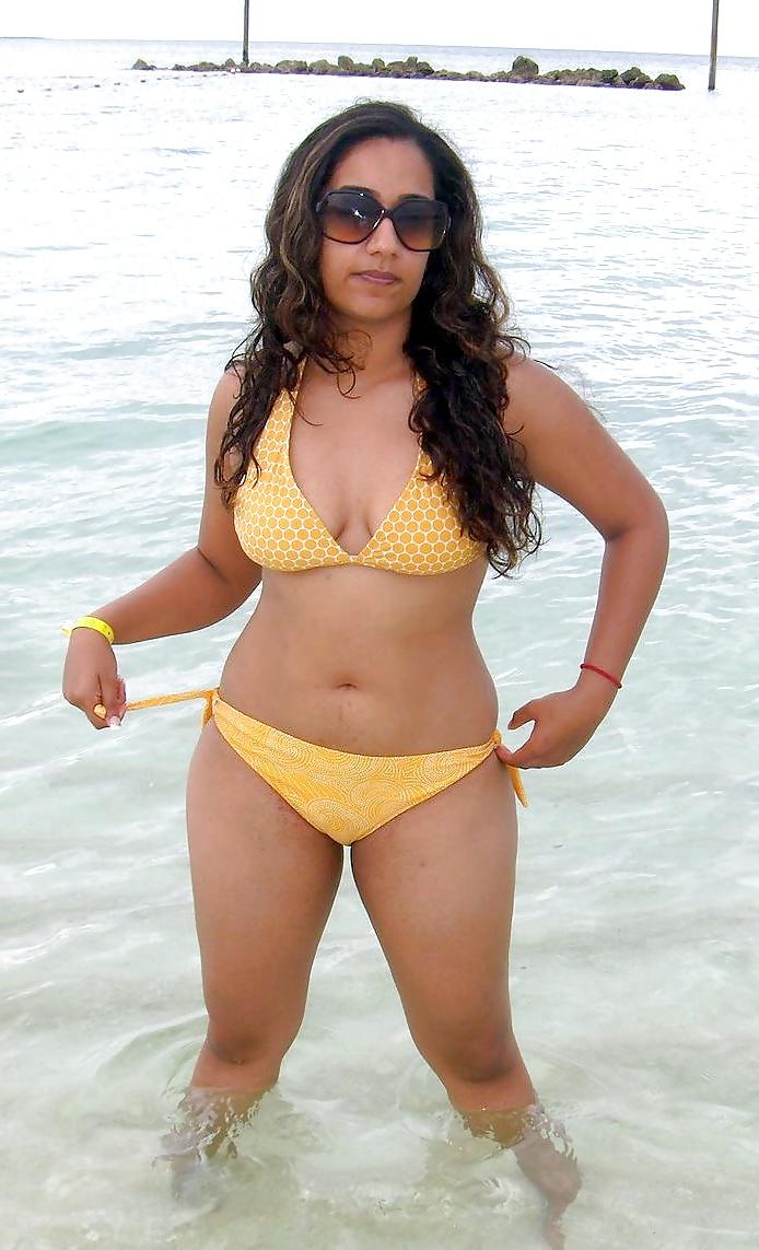 10P Desi Bikini Bash - 011