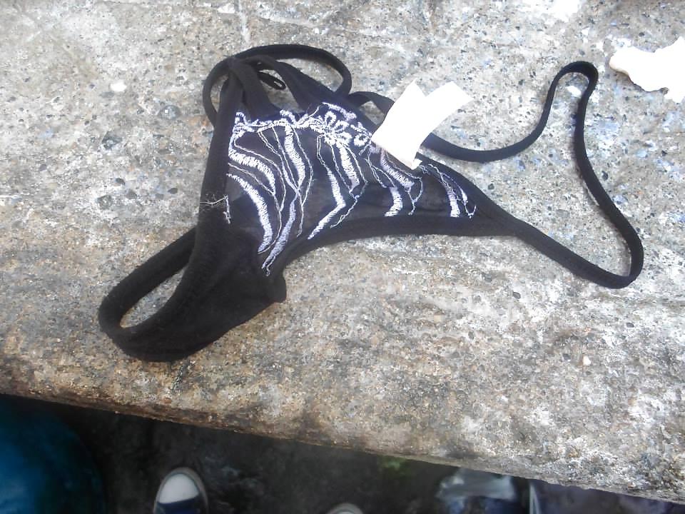 18P Tangas gemelas de mi prima