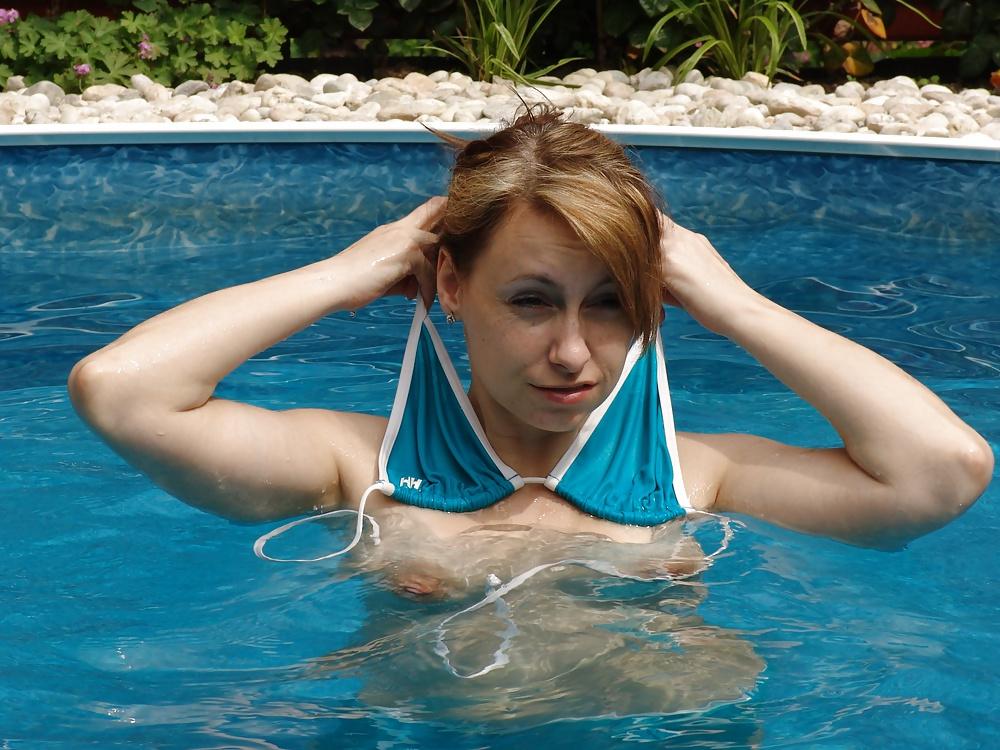 10P Nachbarin im pool