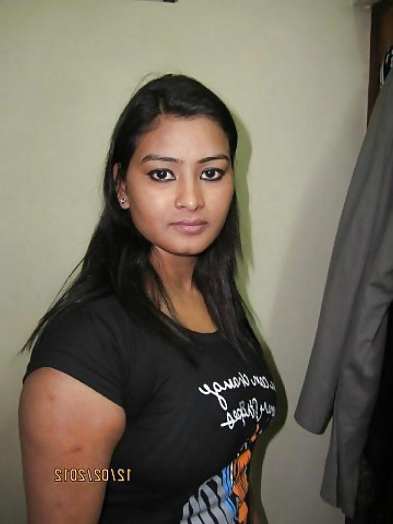 7P Desi girl going to nude