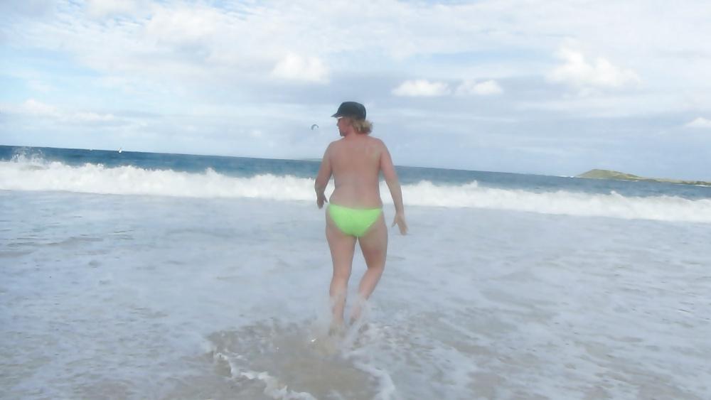 25P Suzy's Big Tit Beach Shots 3