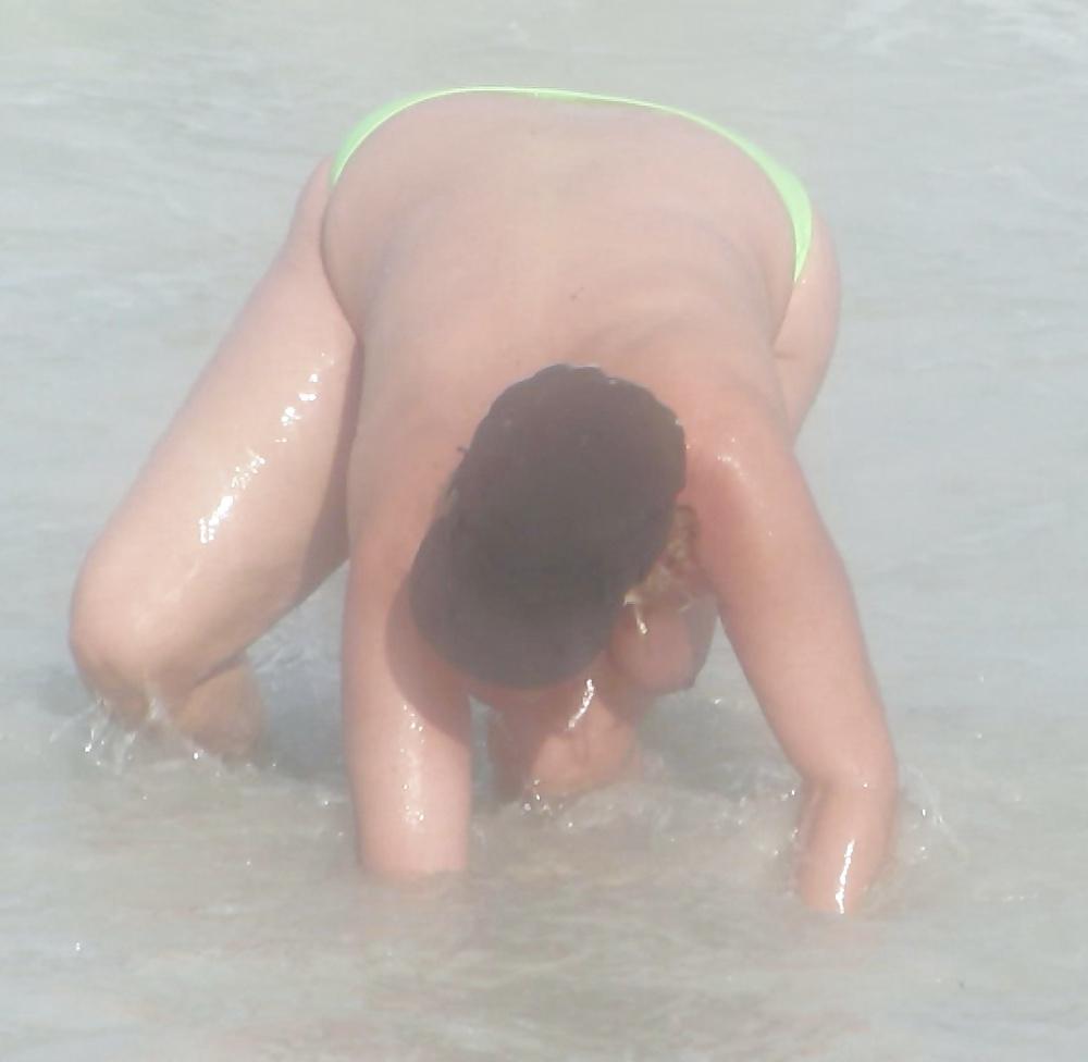 25P Suzy's Big Tit Beach Shots 3