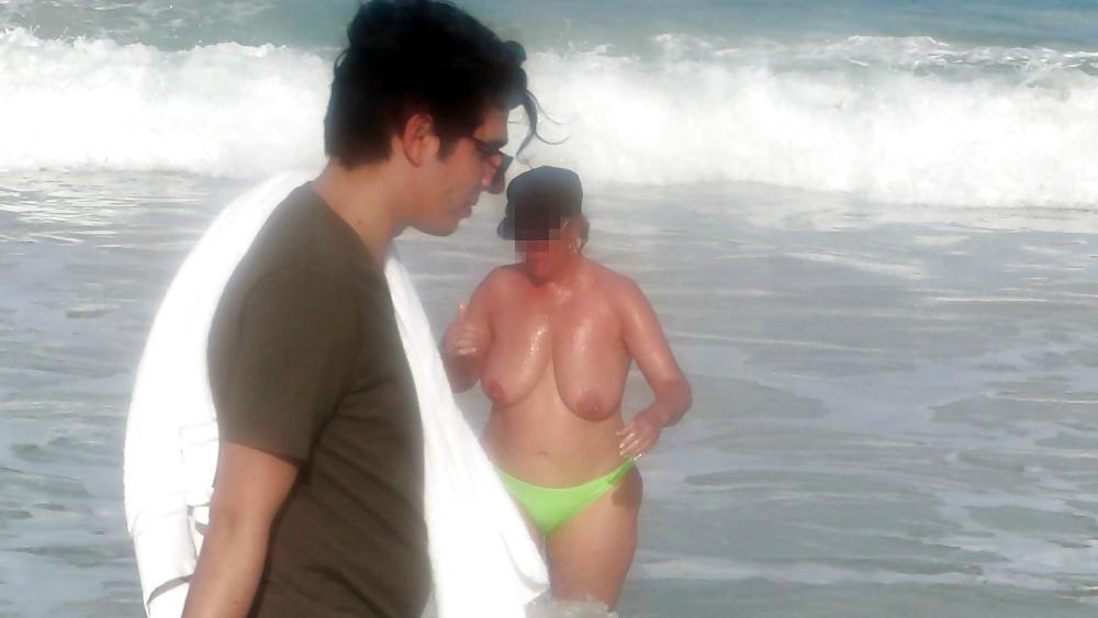 25P Suzy's Big Tit Beach Shots 3