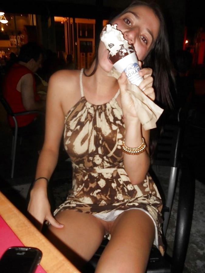 12P OOPS-UPSKIRT VOYEUR