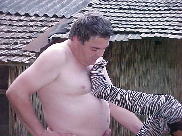 25P Gipdy whore Monica and Johny outdoors