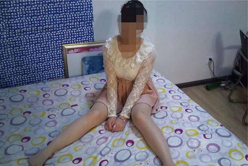 19P Wanna lick her feet ?