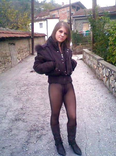25P Amateur upskirt