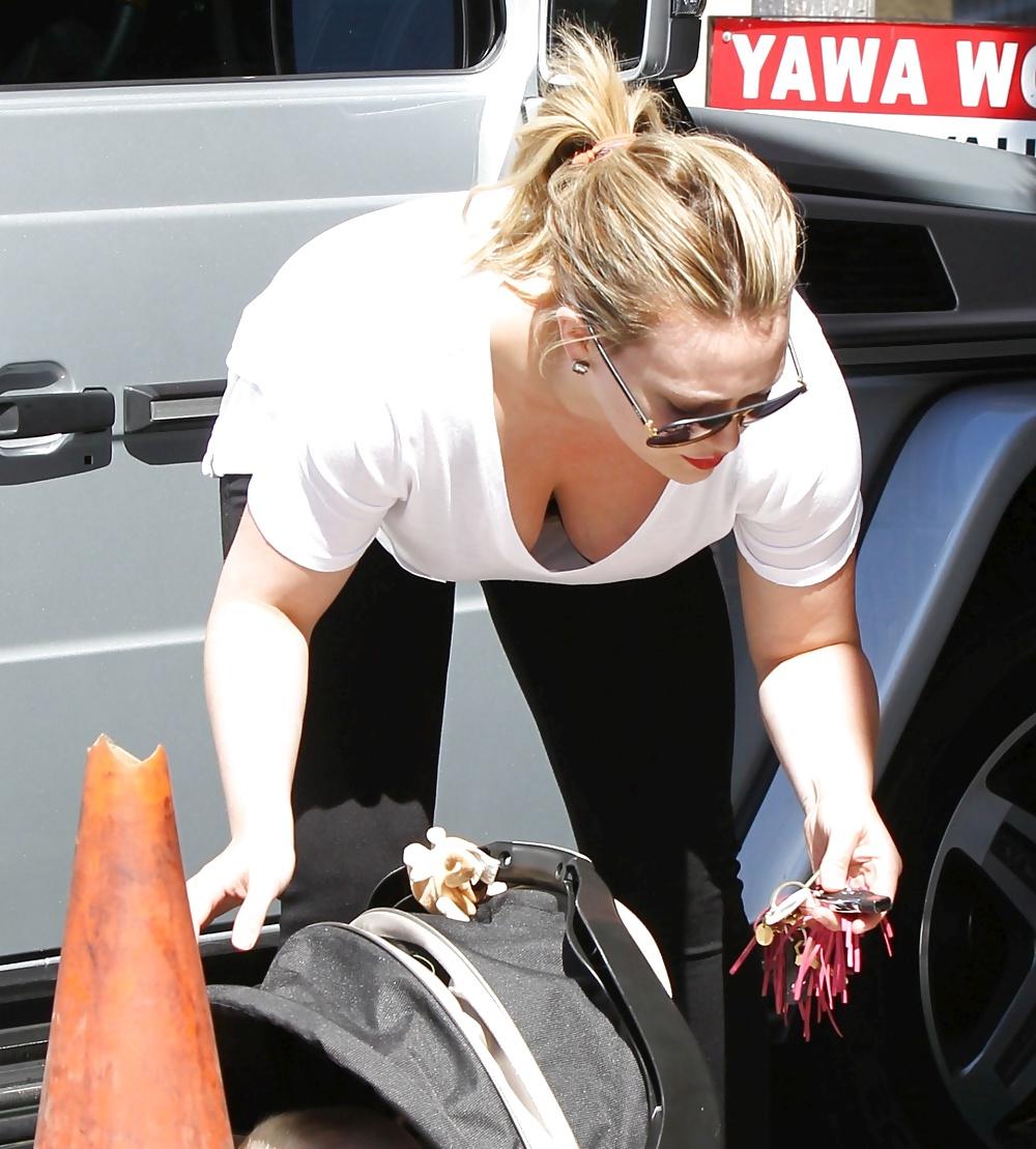 18P Celeb Downblouse