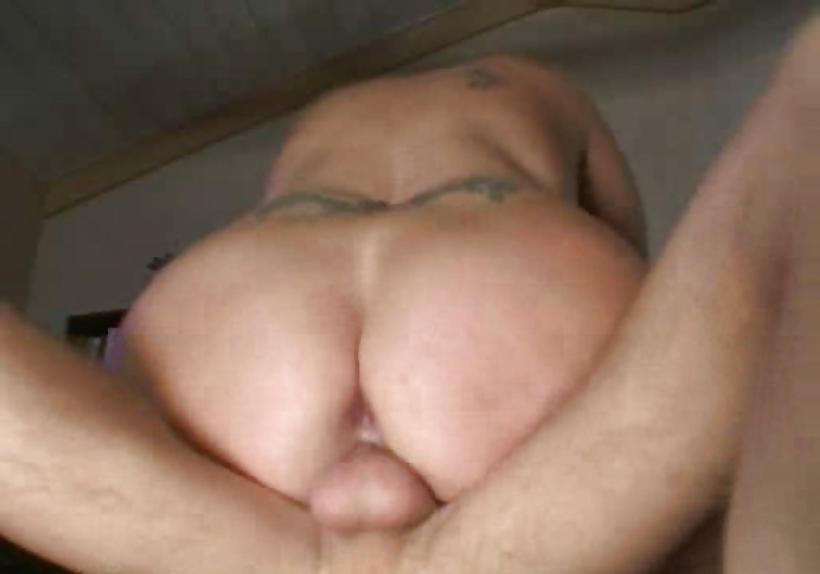 17P Milf sofa fuck