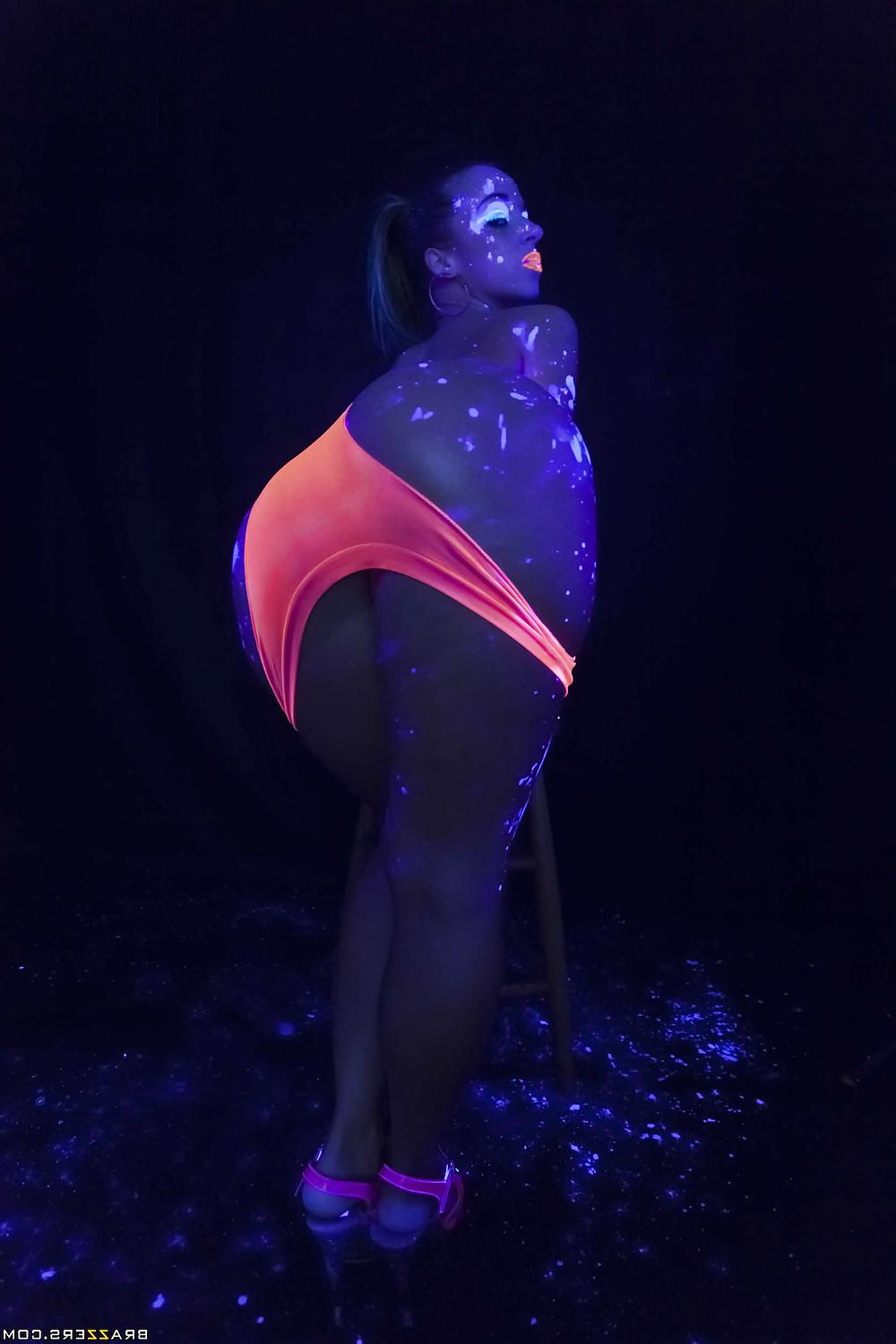 25P Jada Stevens Fluo