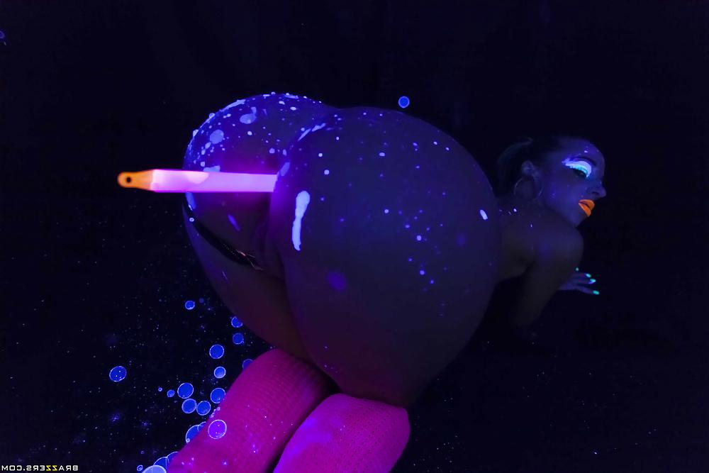 25P Jada Stevens Fluo