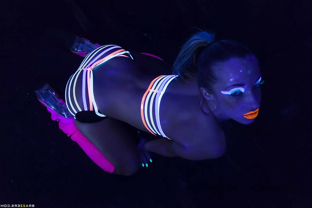 25P Jada Stevens Fluo