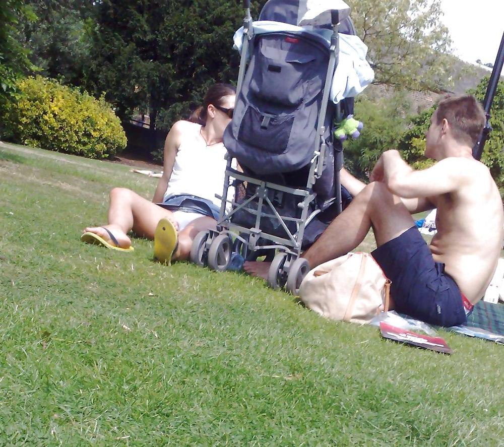 21P Mums Upskirt, Downblouse