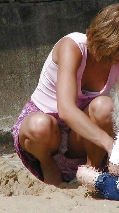 21P Mums Upskirt, Downblouse
