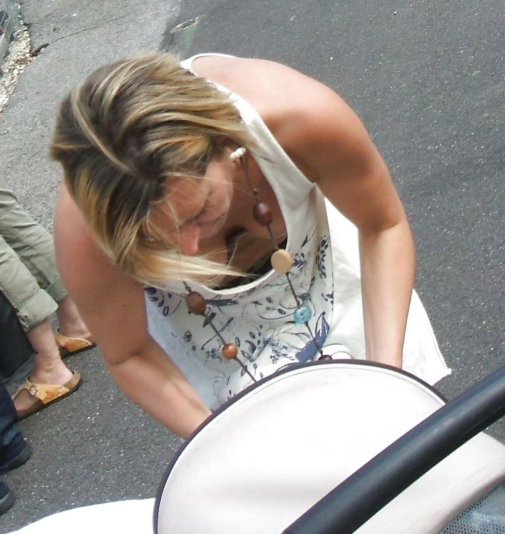 21P Mums Upskirt, Downblouse