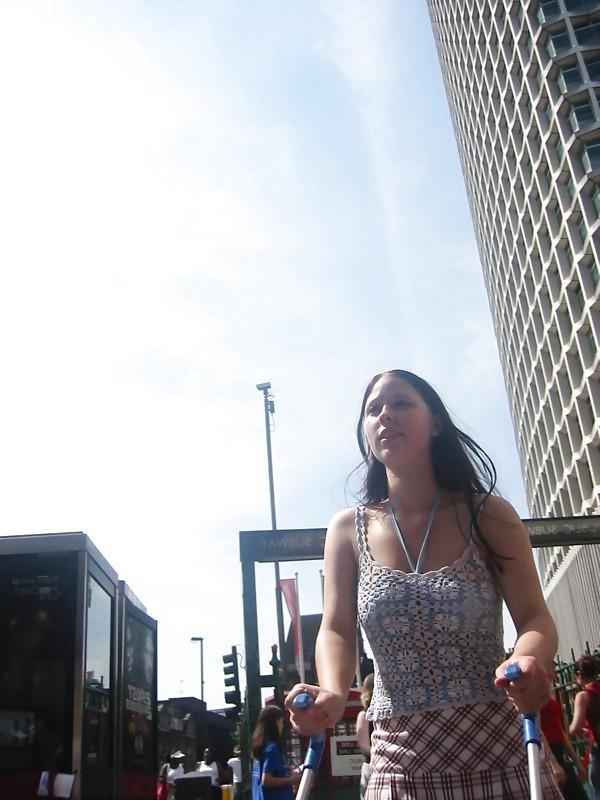 21P Mums Upskirt, Downblouse