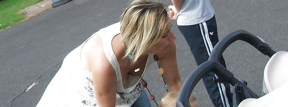 21P Mums Upskirt, Downblouse