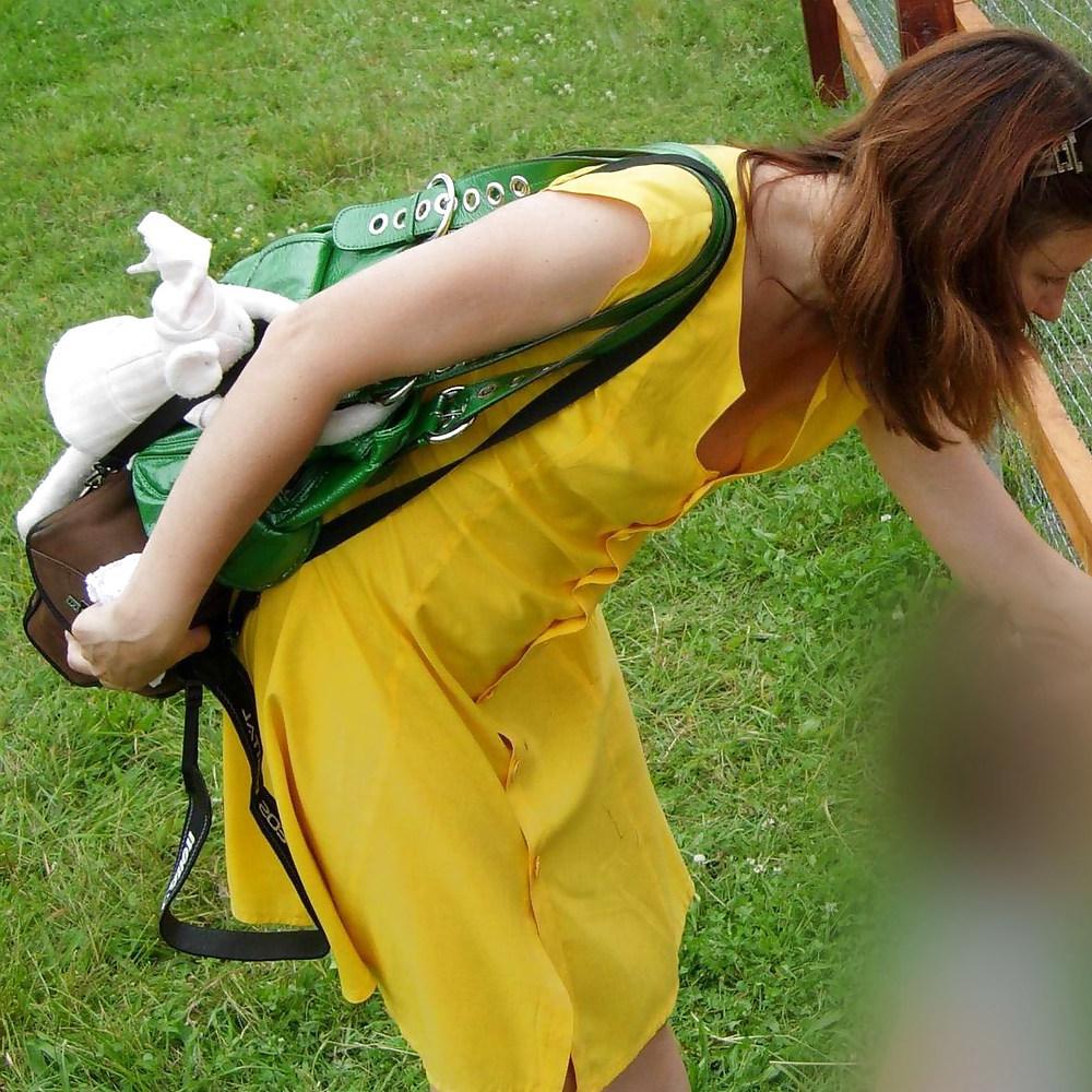 21P Mums Upskirt, Downblouse