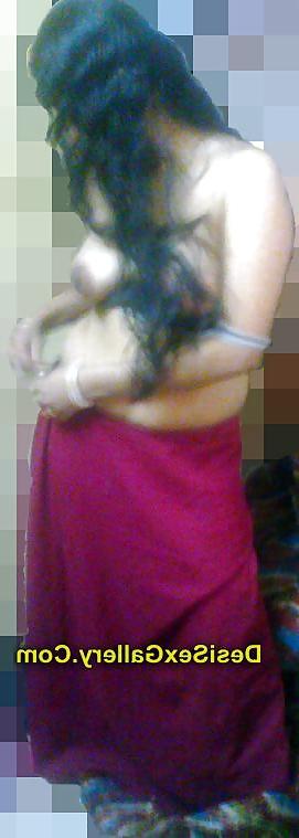 25P Desi Sexy Bold Wife Exposing
