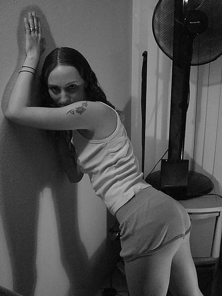 25P Posing for daddy