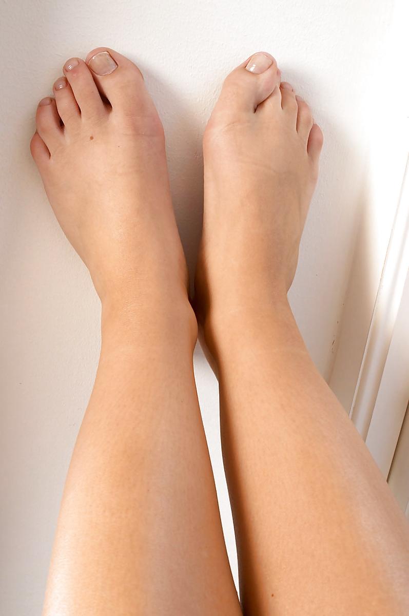 22P FOOT FETISH - DANIELLA I