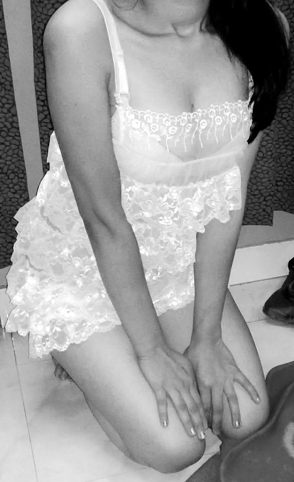 8P Black and White Desi action