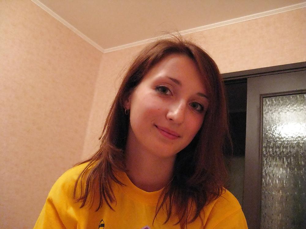 25P Young Housewife Loves to Keep Hubby Happy