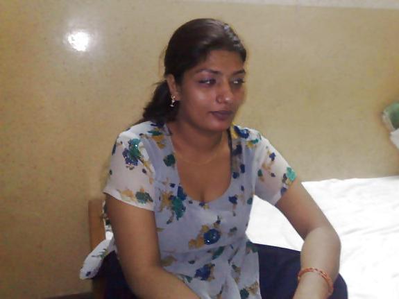 6P Mature desi indian aunty