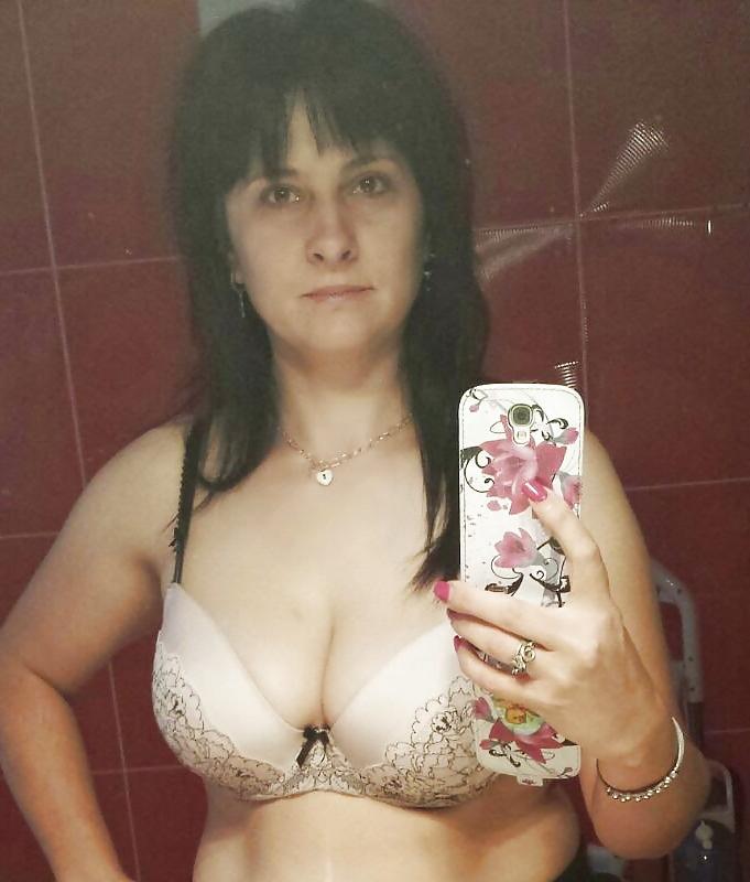 5P Mature Wife Self Pics