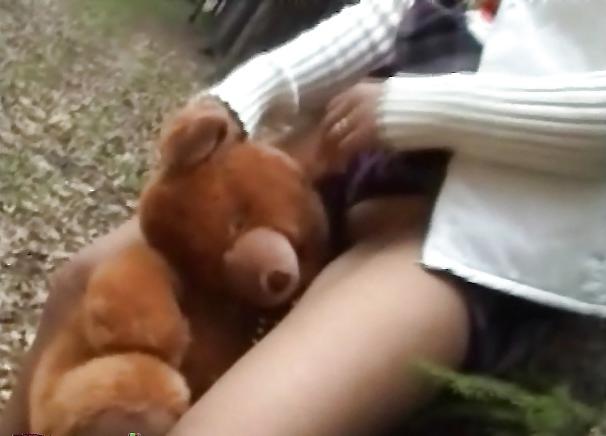 25P She Loves Her Teddy Bear