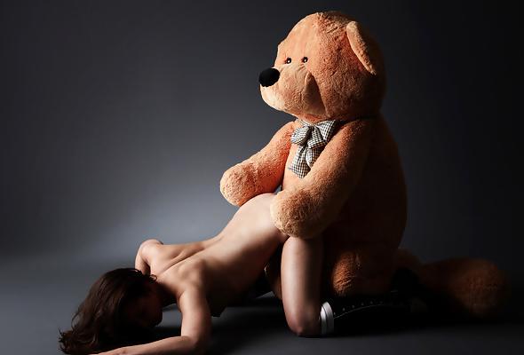 25P She Loves Her Teddy Bear