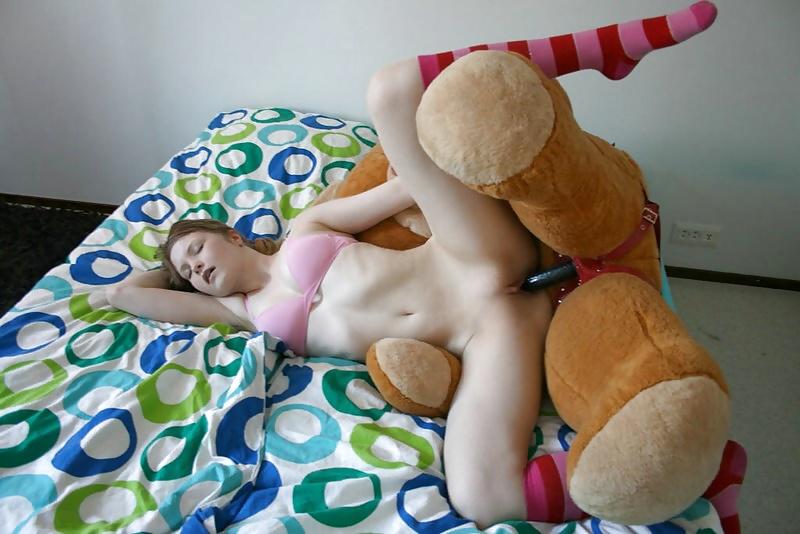 25P She Loves Her Teddy Bear