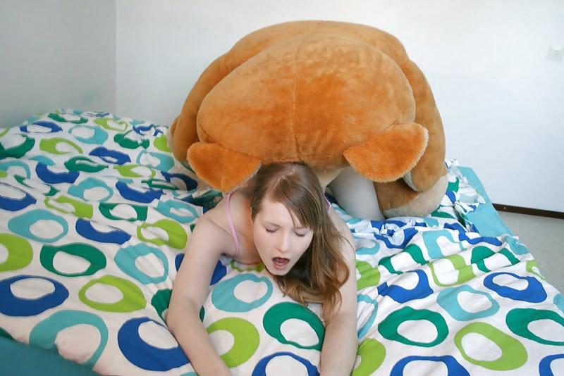 25P She Loves Her Teddy Bear