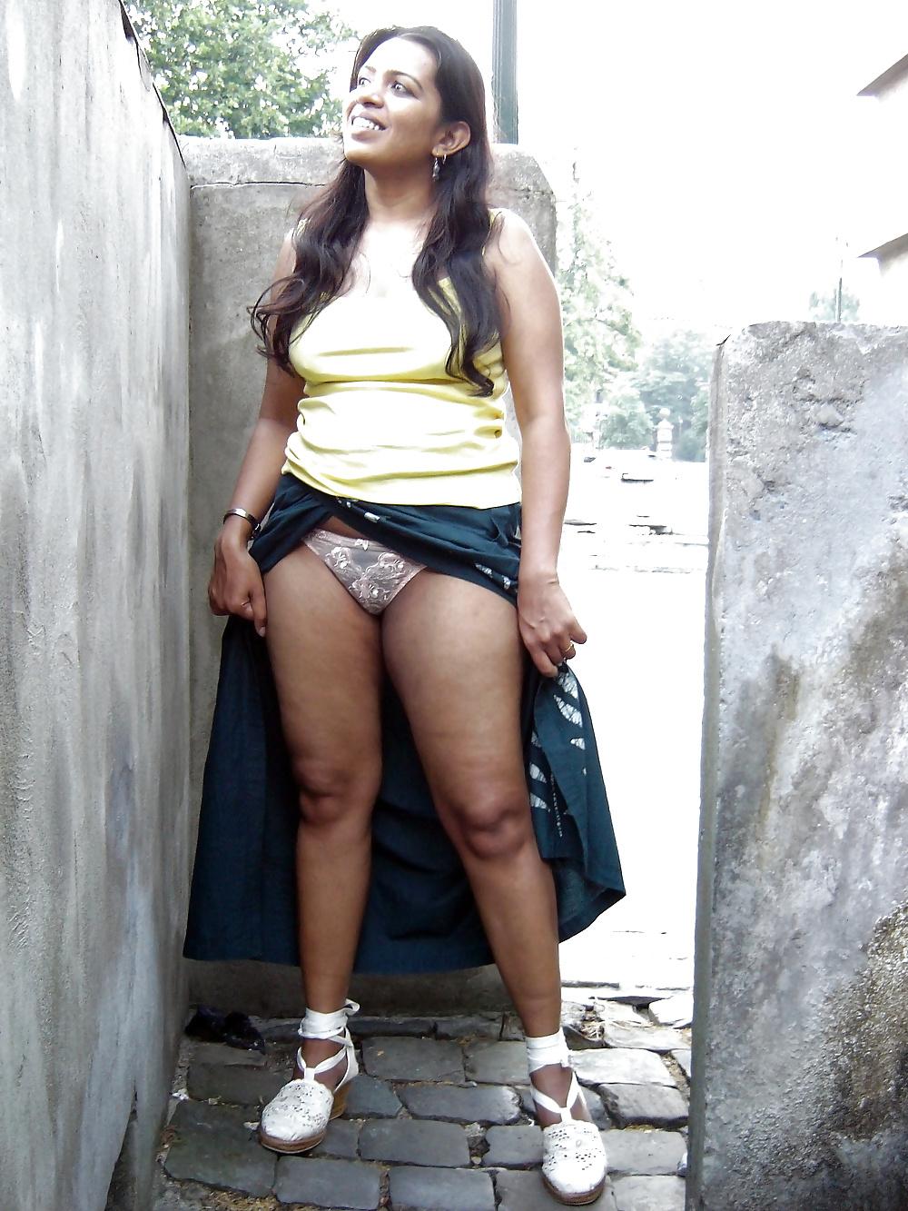 8P Desi Indian Milf Loves Exposing Herself Outdoors 2