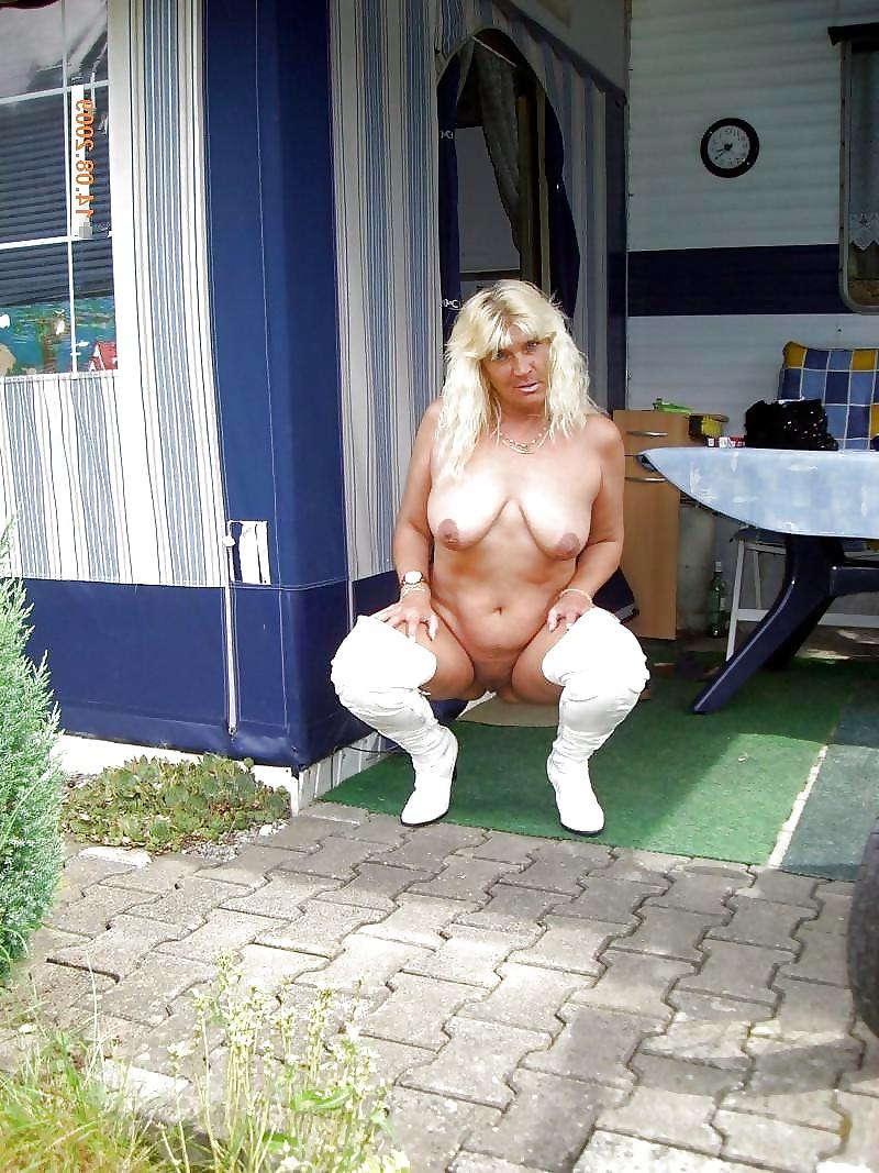 8P Mature slutwife Anneke