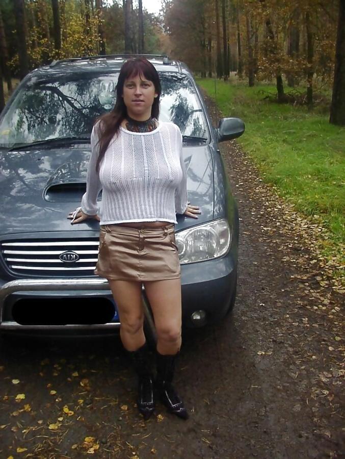 25P Her Nipples Are Poking Through The Top 3