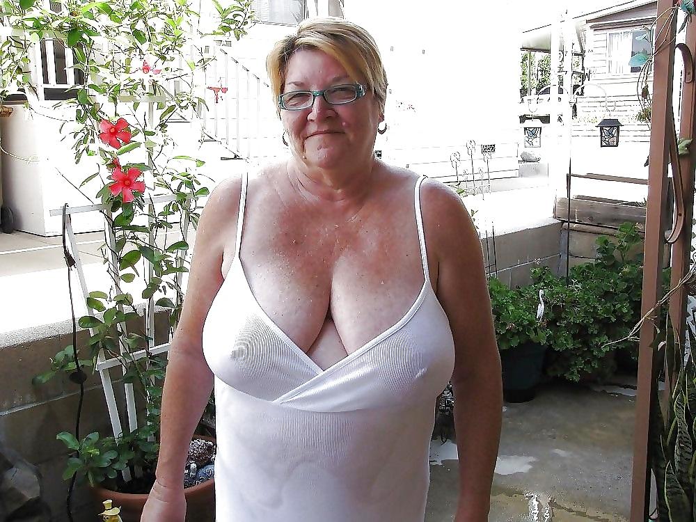 25P Her Nipples Are Poking Through The Top 3