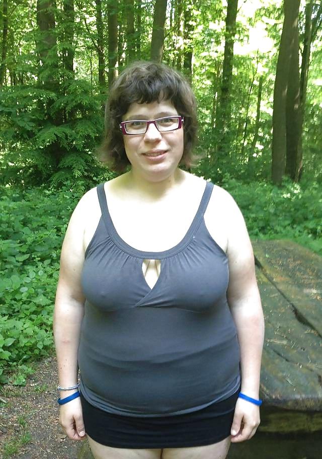 25P Her Nipples Are Poking Through The Top 3