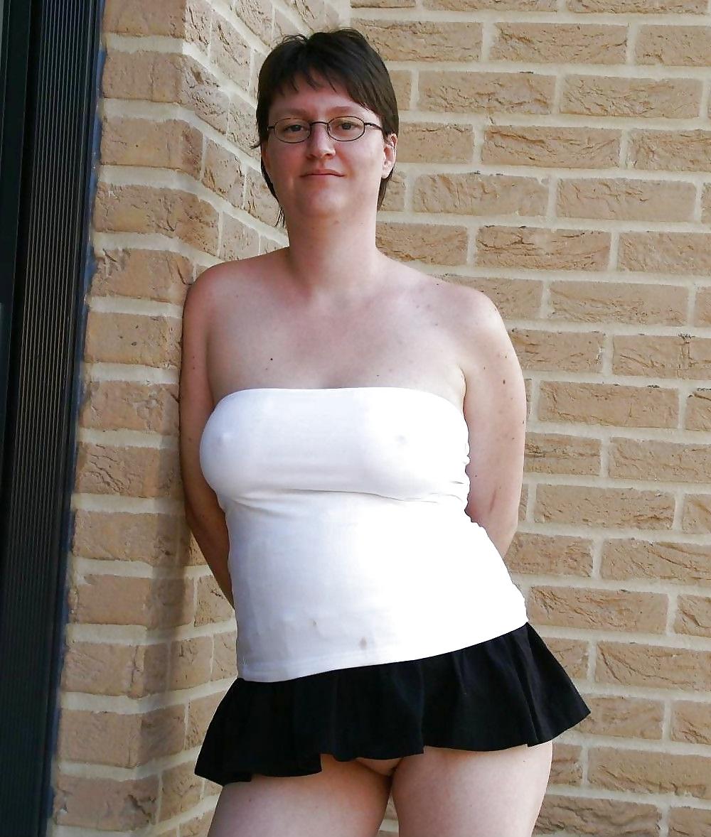25P Her Nipples Are Poking Through The Top 3