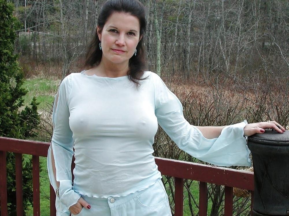 25P Her Nipples Are Poking Through The Top 3