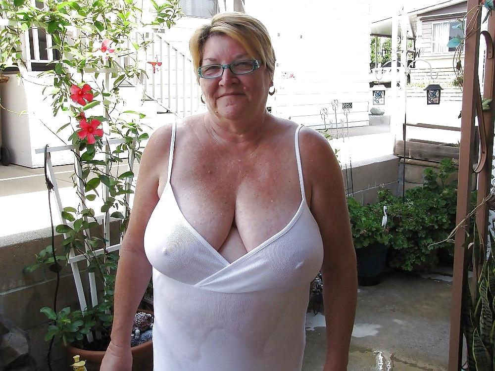 25P Her Nipples Are Poking Through The Top 3